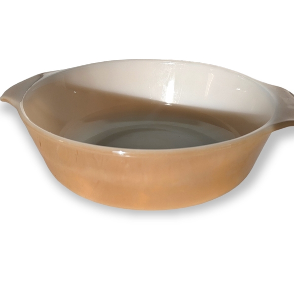 FIREKING pyrex peach lustre casserole dish 9" diameter - Picture 3 of 5